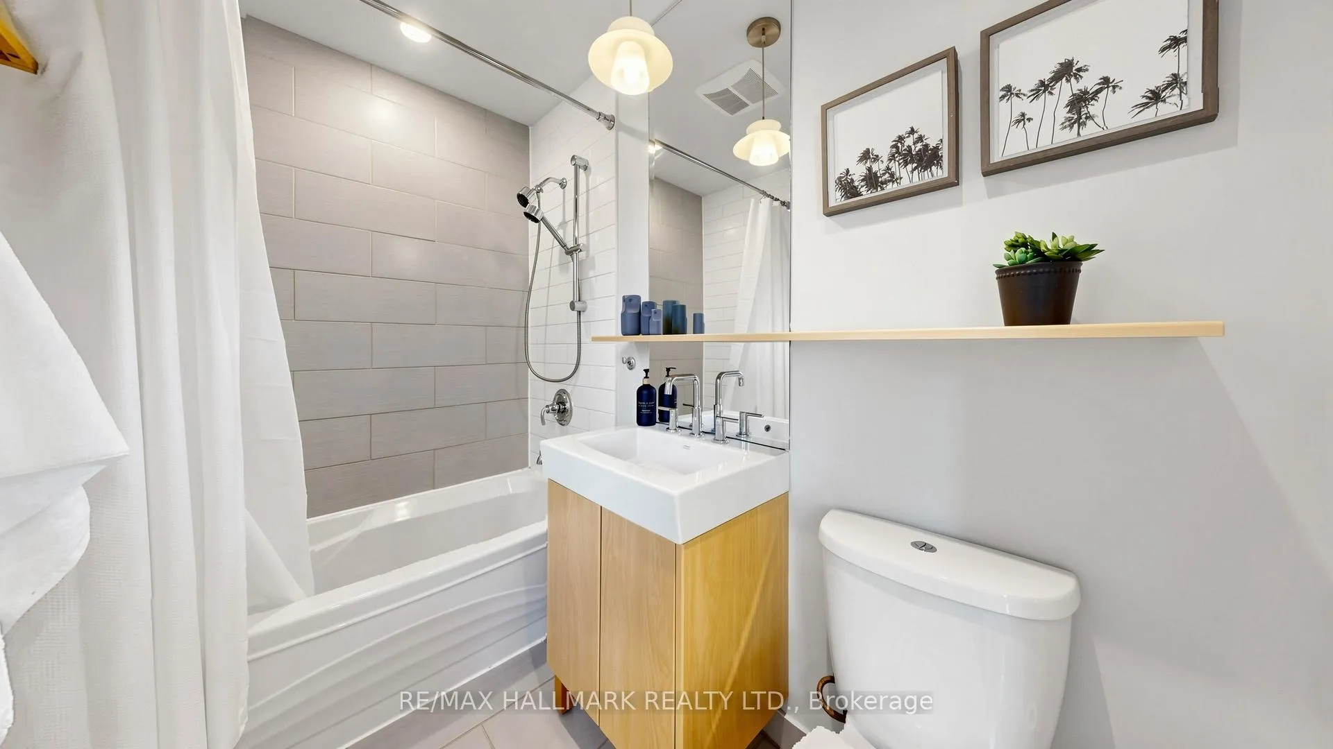 Photo 11 of 9 Squires Avenue, Toronto, O'Connor-Parkview — HOMEH