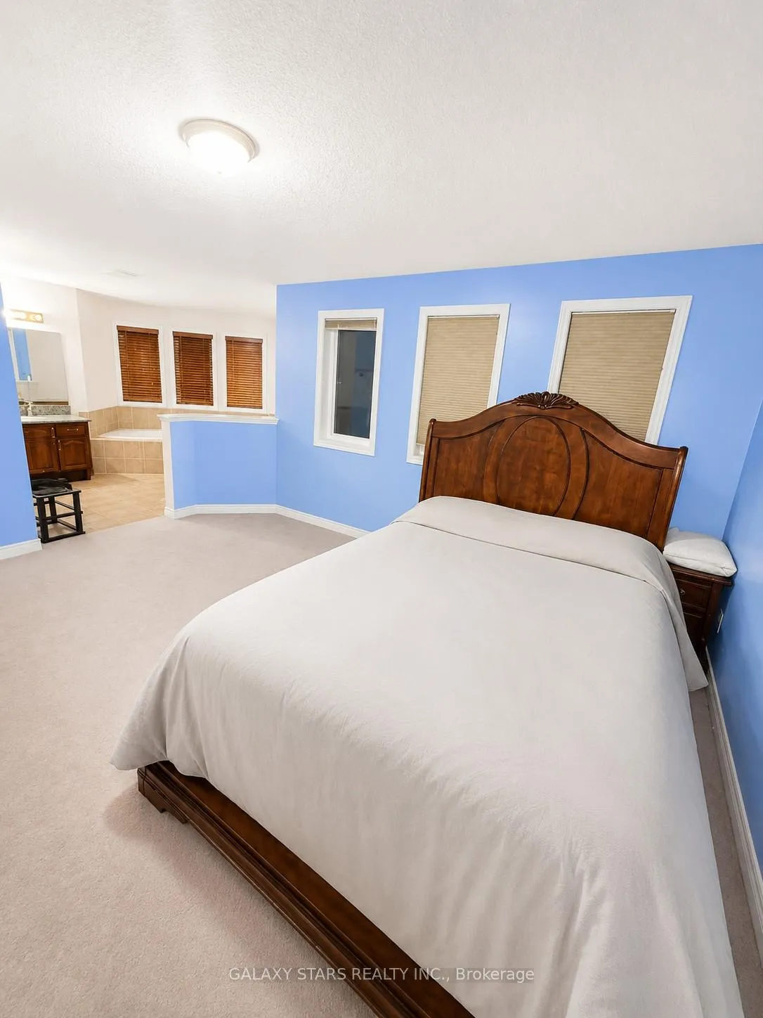 Photo 1 of 72 Niagara Drive, Oshawa, Samac — HOMEH