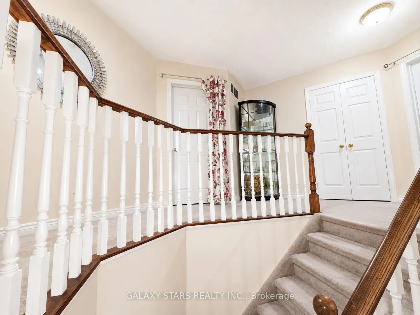Photo 5 of 72 Niagara Drive, Oshawa, Samac — HOMEH