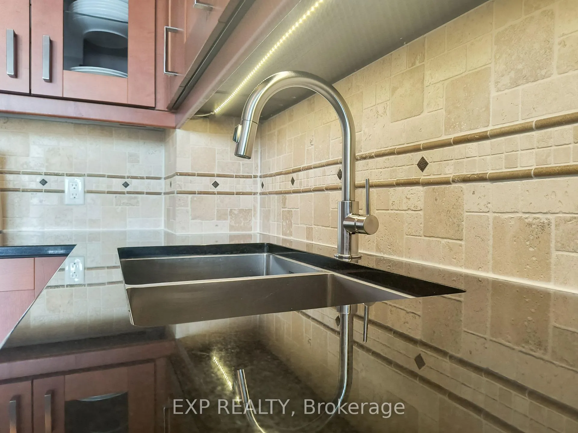 Photo 4 of Unit 1105, 2871 Richmond Road, Ottawa, Britannia Heights — HOMEH