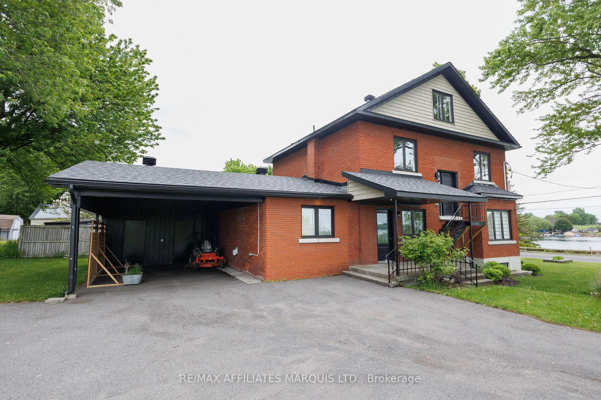 Photo 2 of 3314 Montreal Road, Cornwall — HOMEH
