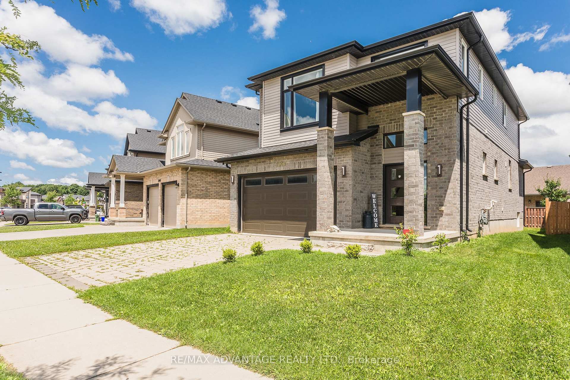 Photo 4 of 2960 Tokala Trail, London, North S — HOMEH
