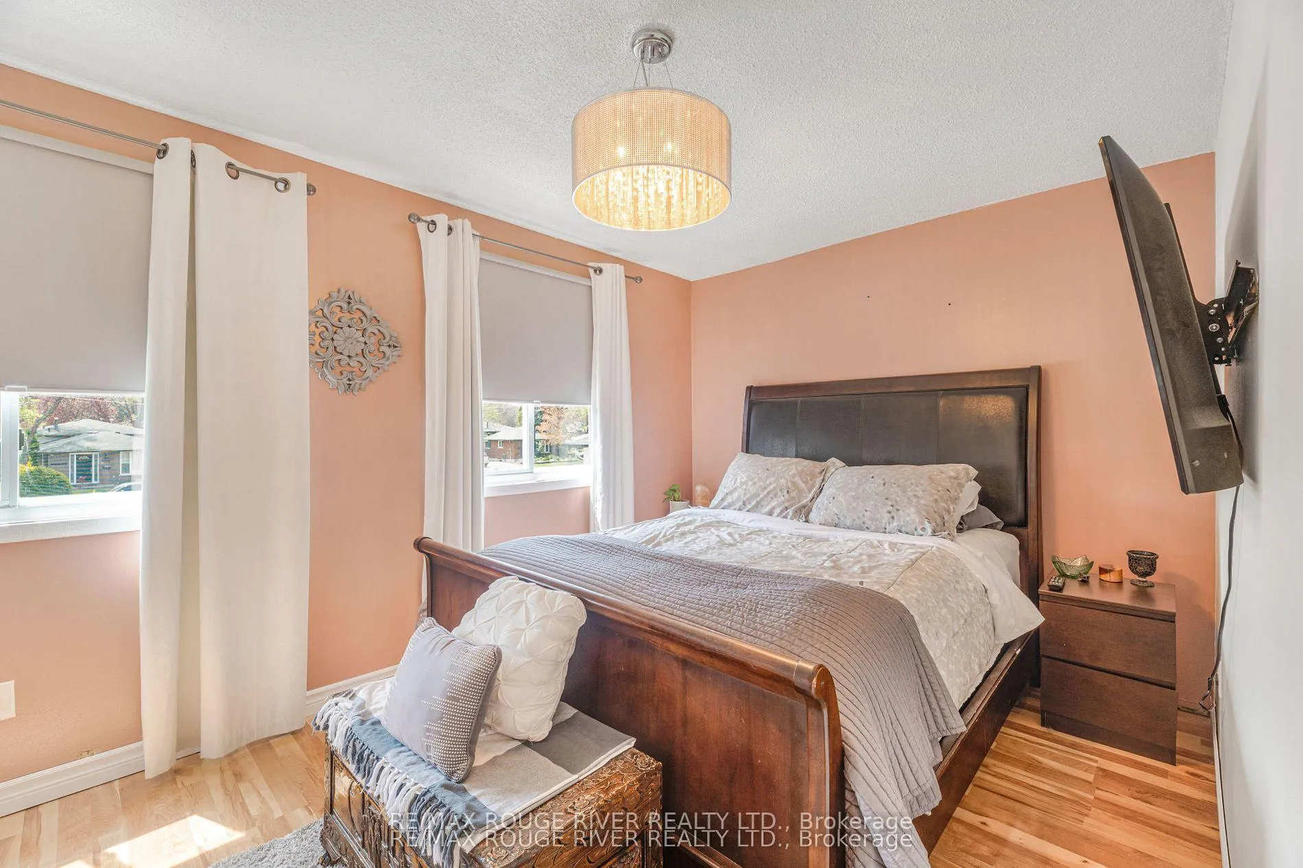 Photo 7 of 3070 Empire Place, Niagara Falls, Church's Lane — HOMEH