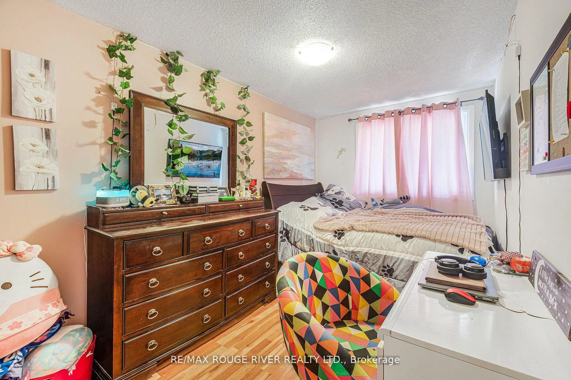 Photo 8 of 3070 Empire Place, Niagara Falls, Church's Lane — HOMEH