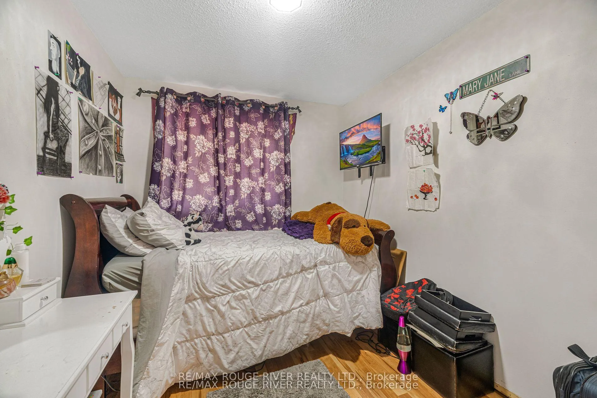 Photo 9 of 3070 Empire Place, Niagara Falls, Church's Lane — HOMEH
