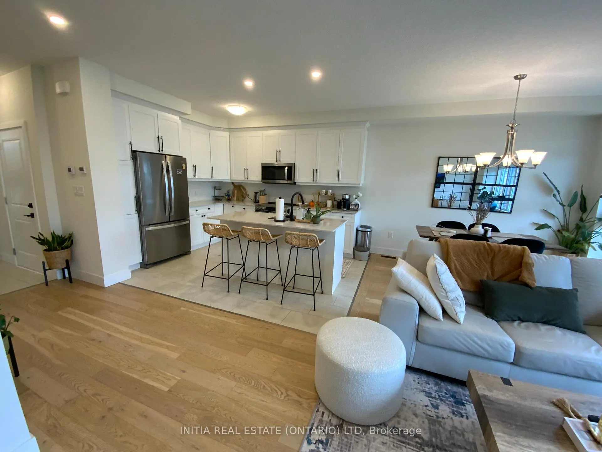 Photo 8 of 1954 Evans Boulevard, London, South U — HOMEH