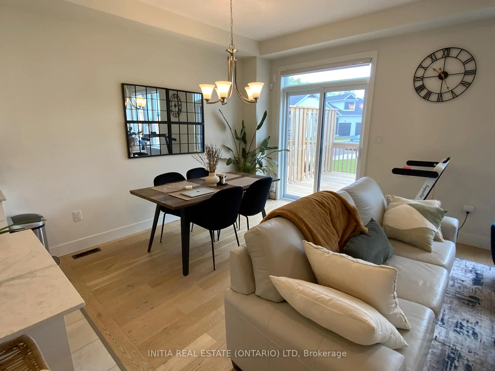 Photo 11 of 1954 Evans Boulevard, London, South U — HOMEH