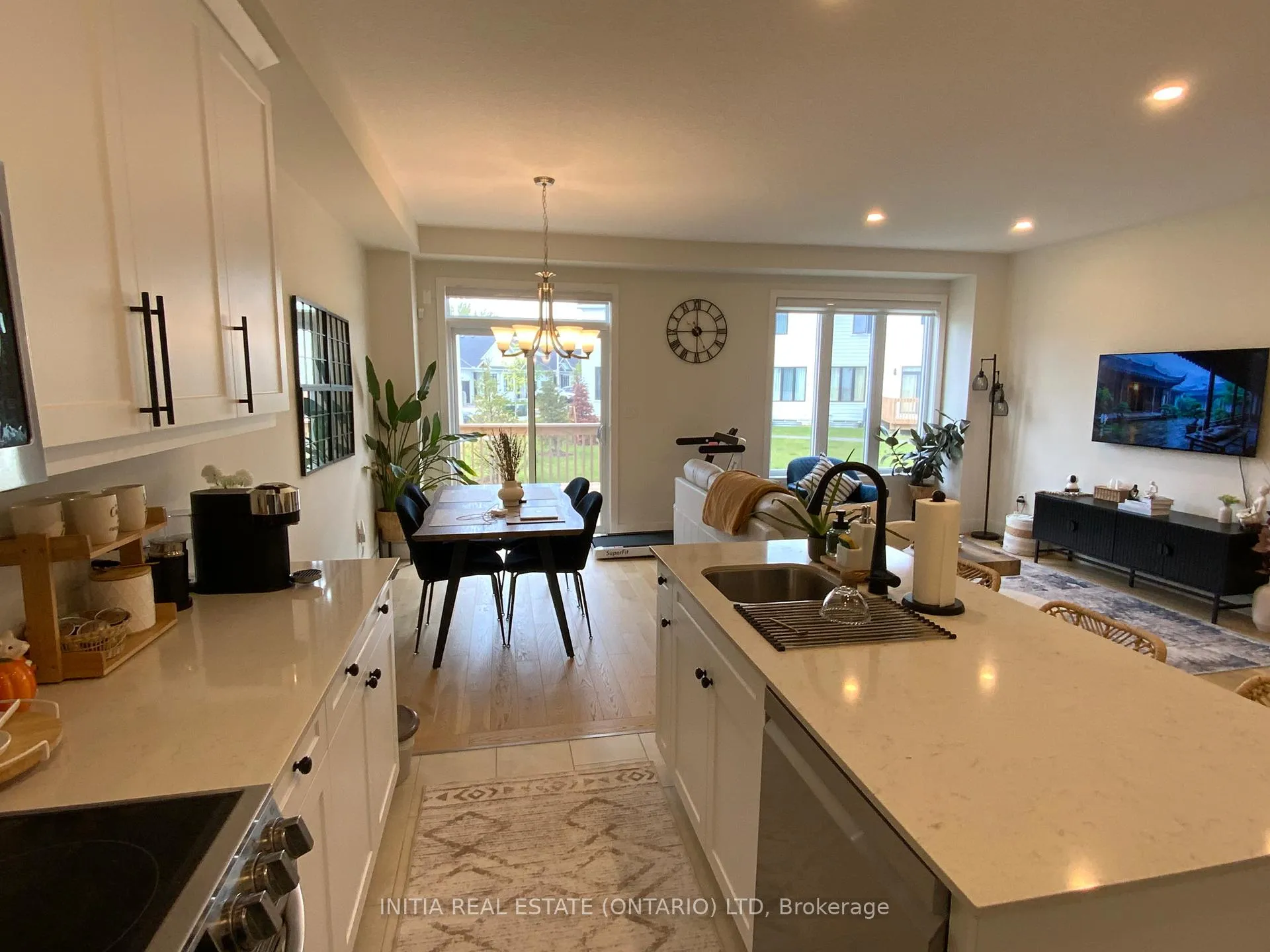 Photo 13 of 1954 Evans Boulevard, London, South U — HOMEH