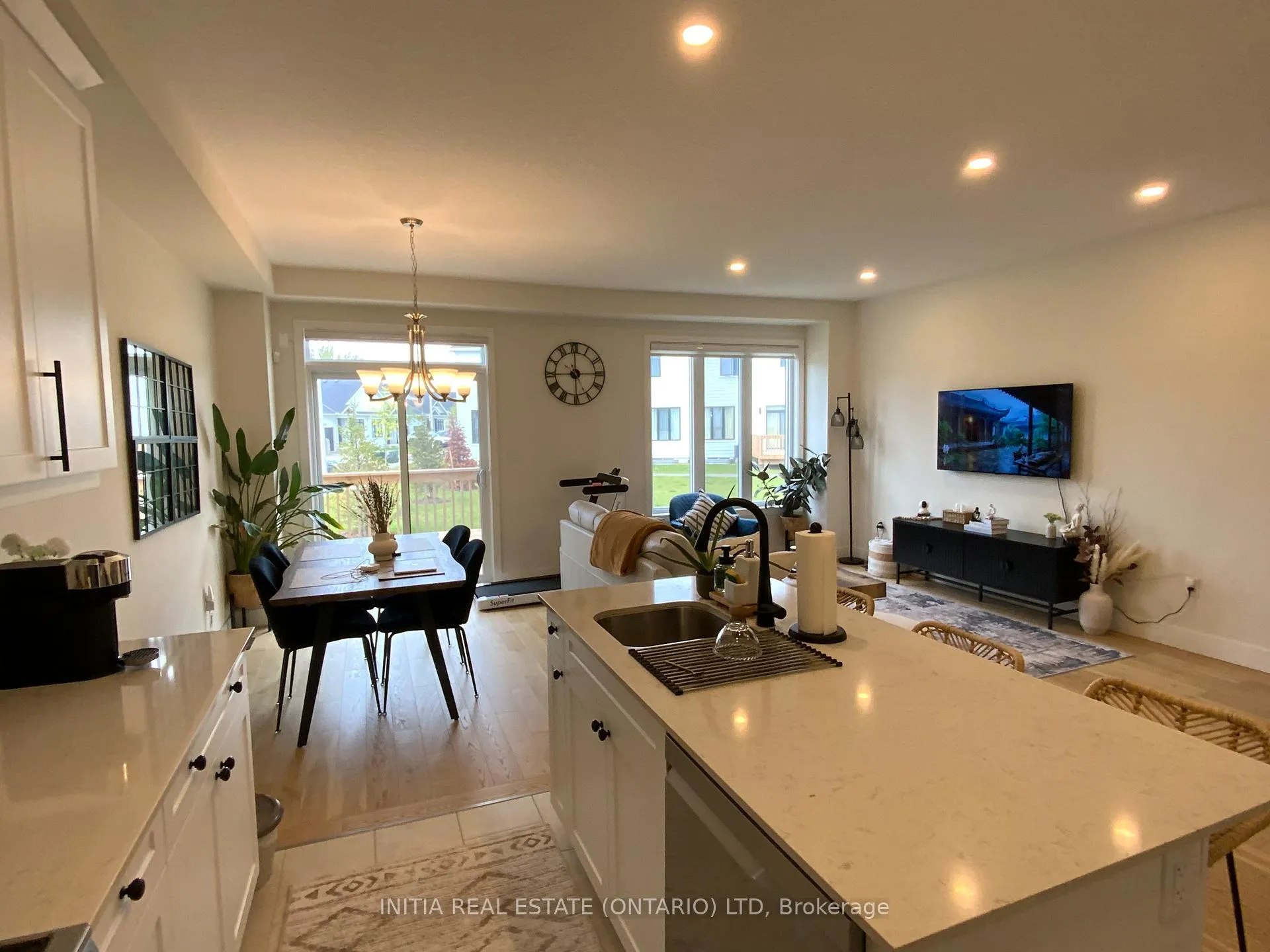 Photo 14 of 1954 Evans Boulevard, London, South U — HOMEH