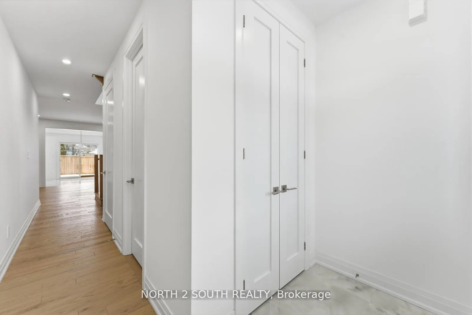 Photo 3 of 30 Virro Court, Vaughan, West Woodbridge — HOMEH