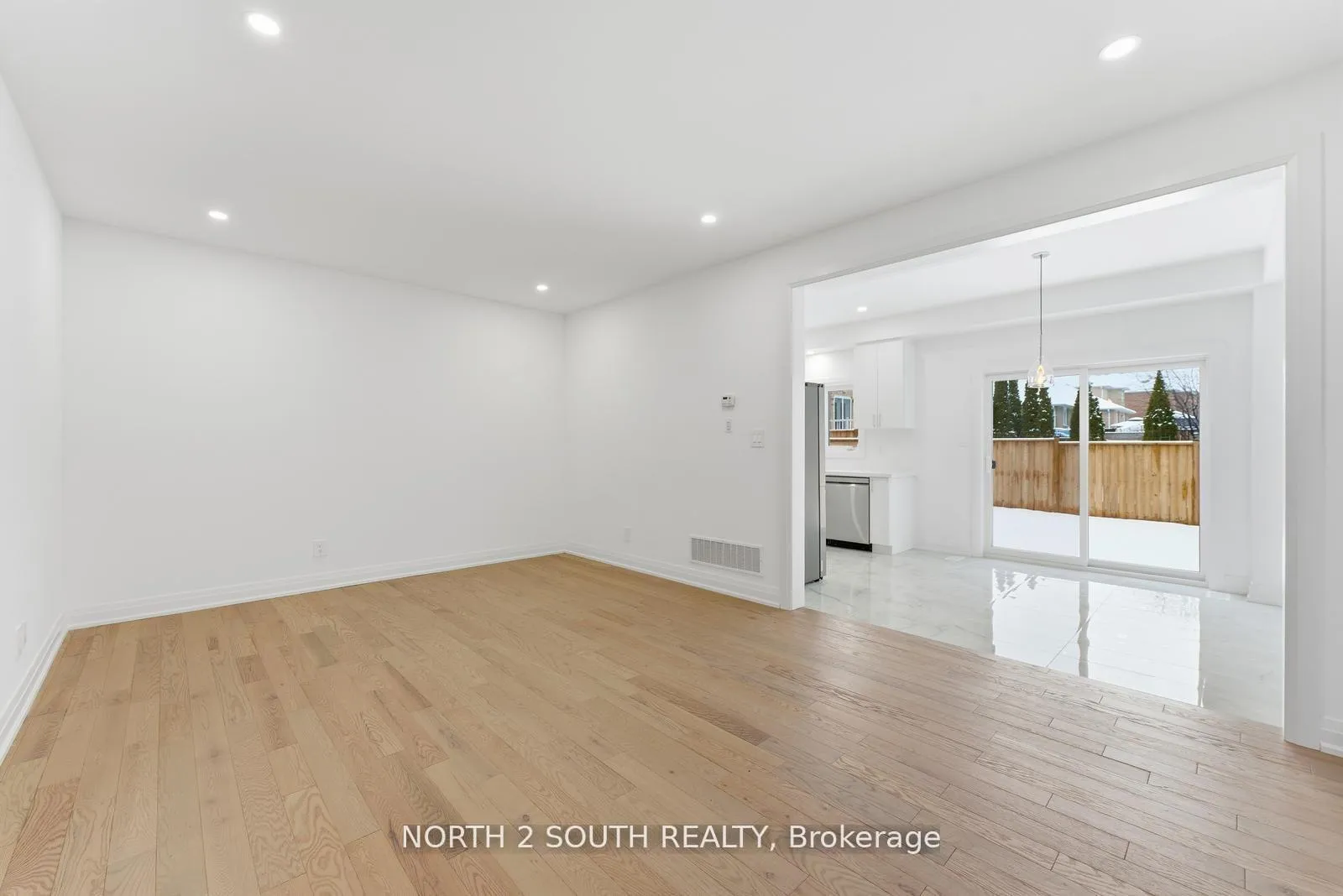 Photo 5 of 30 Virro Court, Vaughan, West Woodbridge — HOMEH