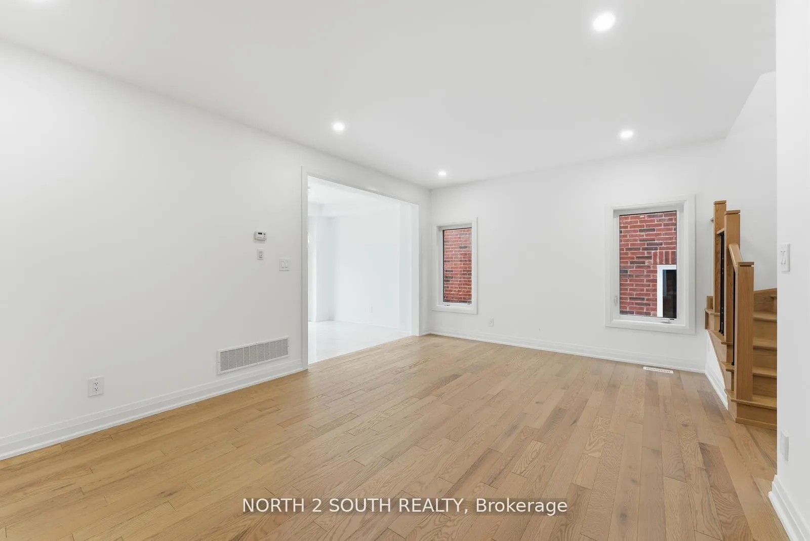 Photo 8 of 30 Virro Court, Vaughan, West Woodbridge — HOMEH