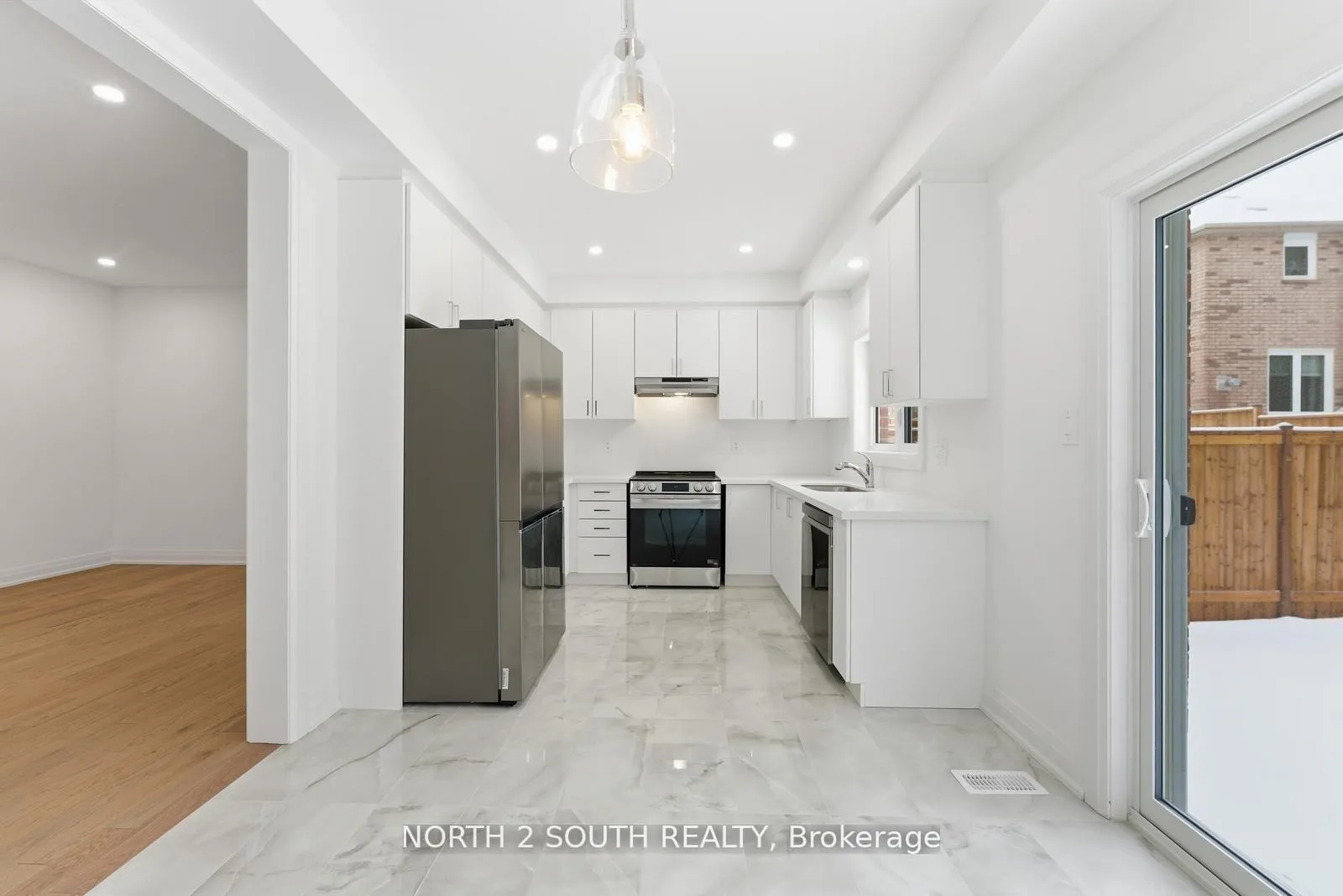 Photo 10 of 30 Virro Court, Vaughan, West Woodbridge — HOMEH