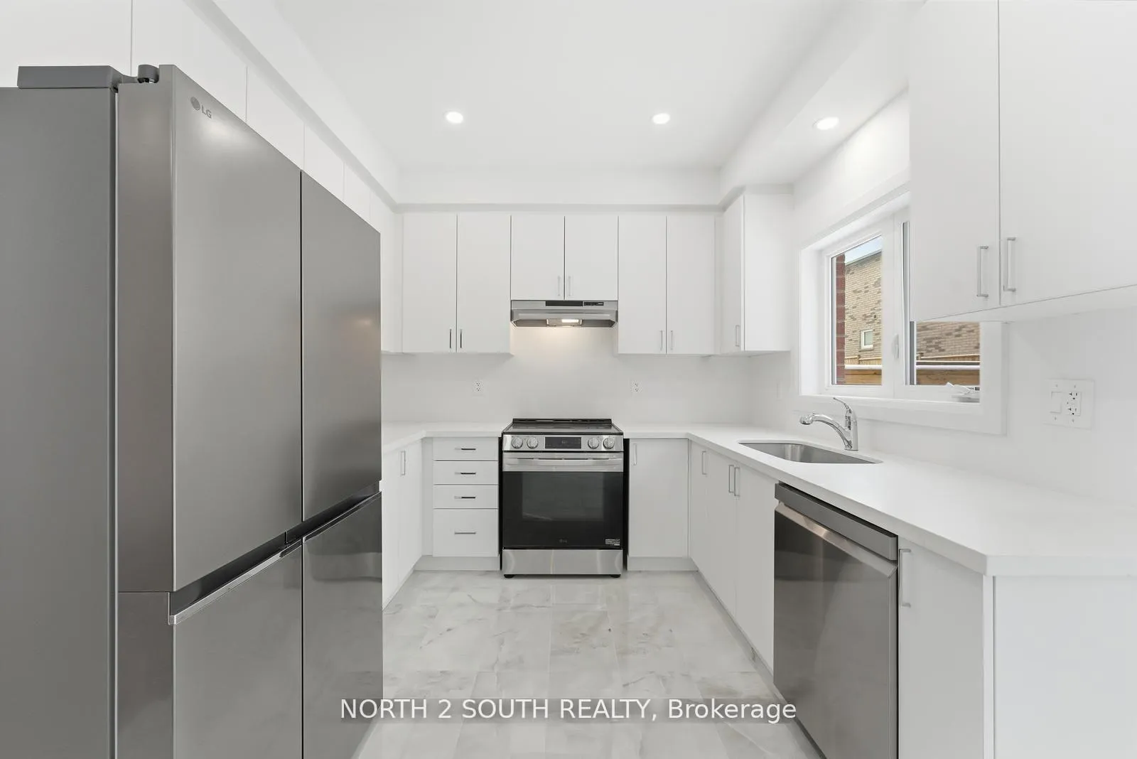 Photo 12 of 30 Virro Court, Vaughan, West Woodbridge — HOMEH