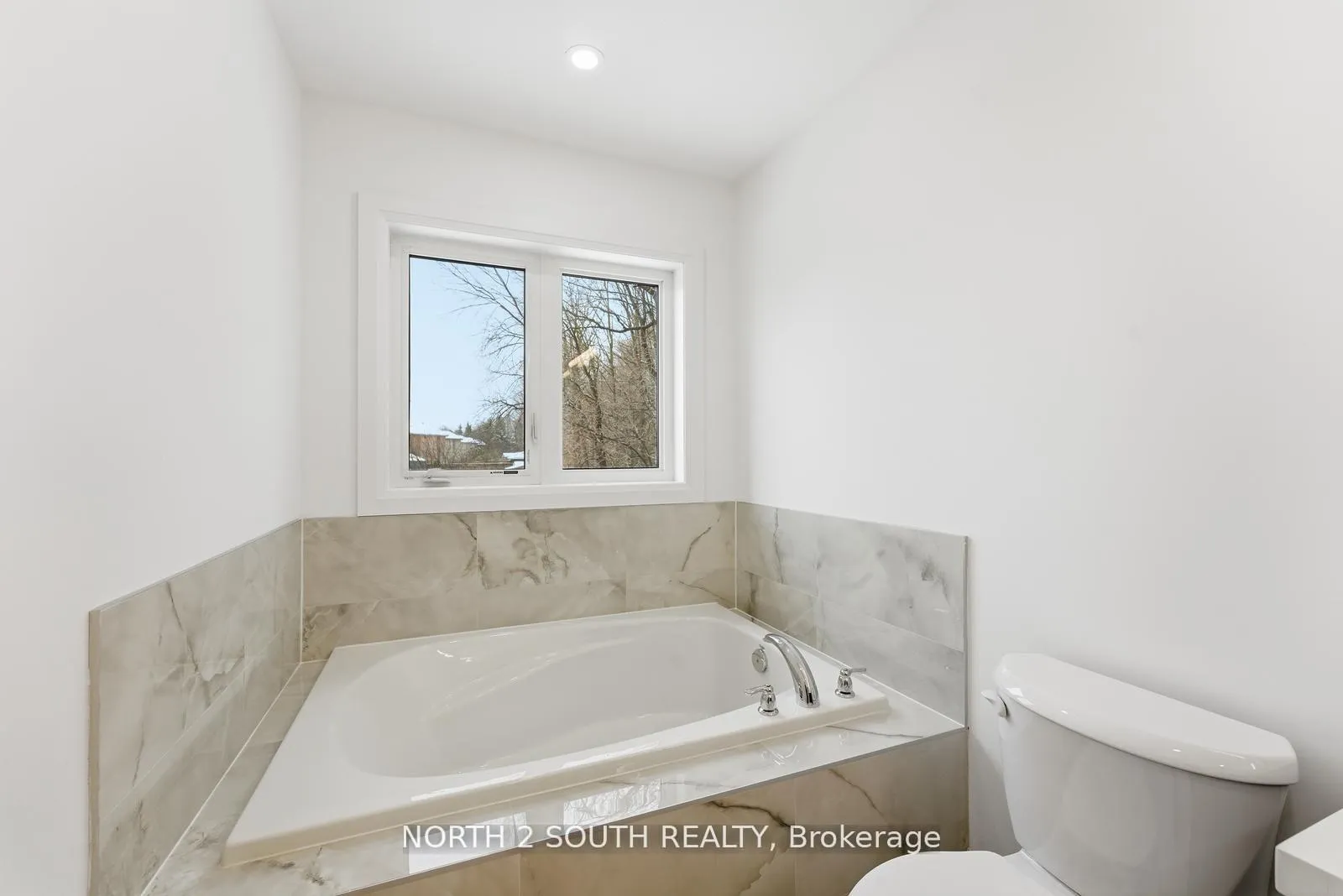Photo 22 of 30 Virro Court, Vaughan, West Woodbridge — HOMEH