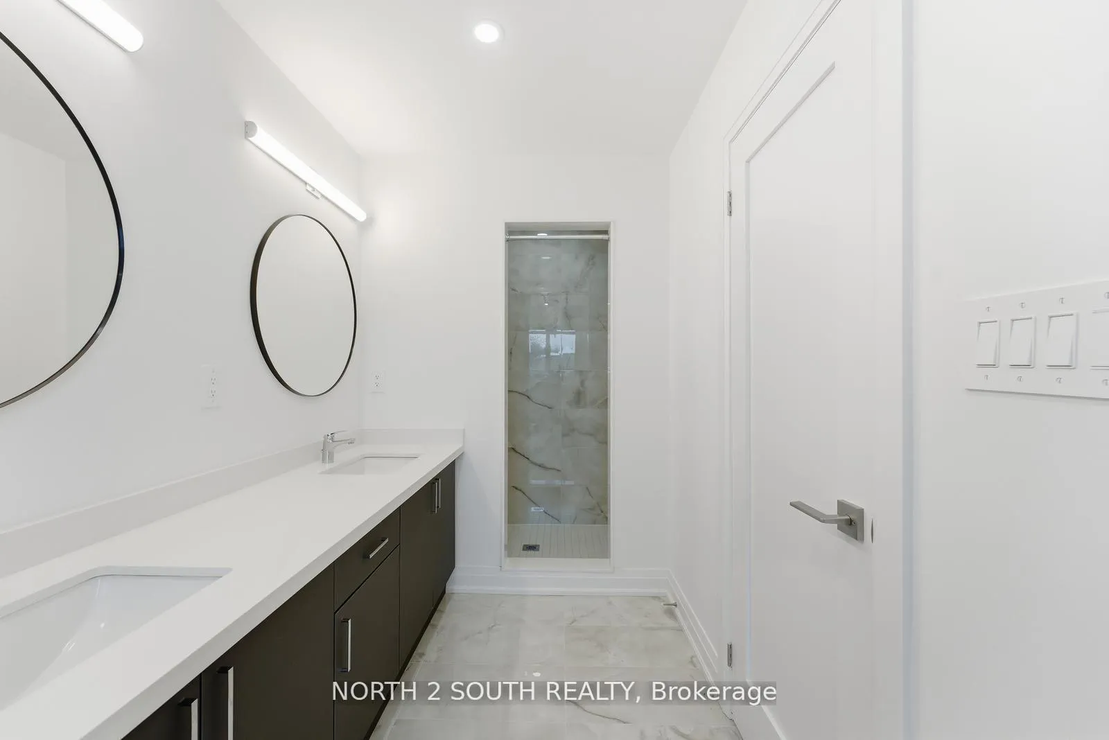 Photo 23 of 30 Virro Court, Vaughan, West Woodbridge — HOMEH