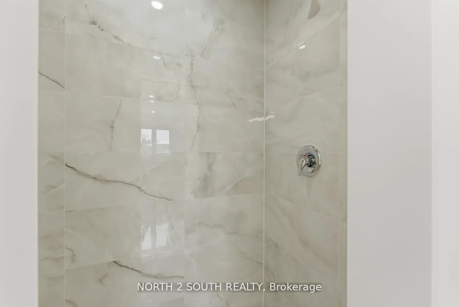 Photo 24 of 30 Virro Court, Vaughan, West Woodbridge — HOMEH