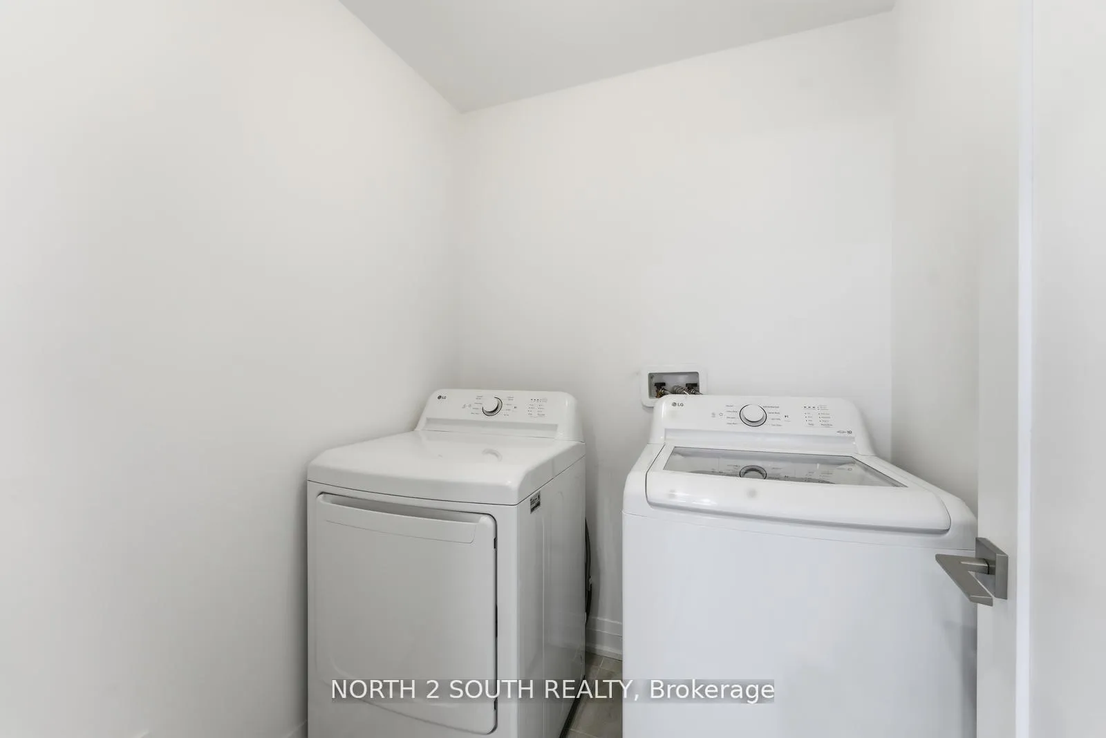 Photo 31 of 30 Virro Court, Vaughan, West Woodbridge — HOMEH