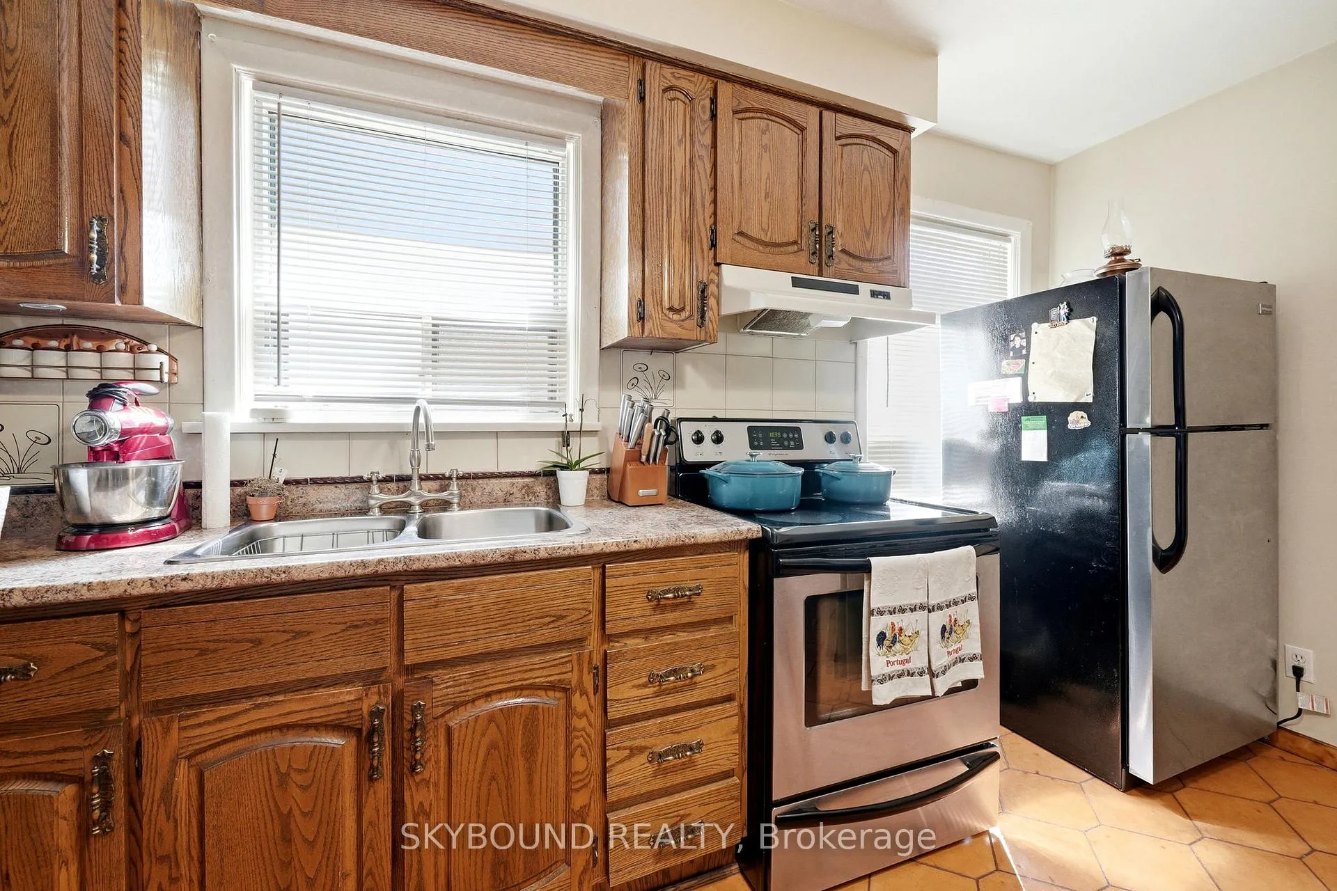Photo 4 of 90 Ypres Road, Toronto, Keelesdale-Eglinton West — HOMEH