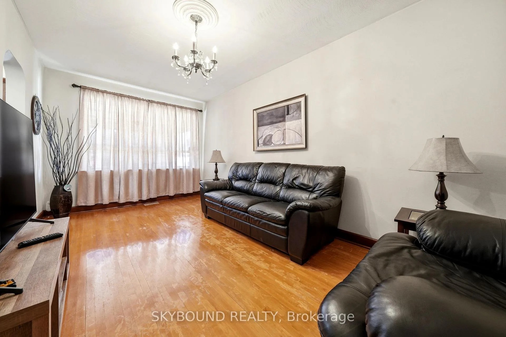 Photo 5 of 90 Ypres Road, Toronto, Keelesdale-Eglinton West — HOMEH