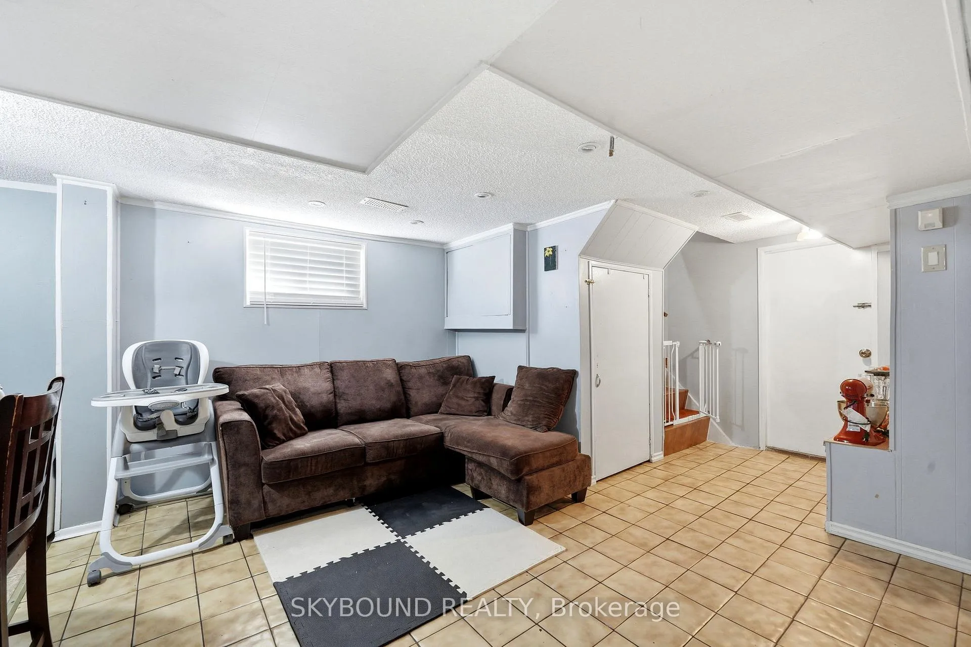 Photo 13 of 90 Ypres Road, Toronto, Keelesdale-Eglinton West — HOMEH