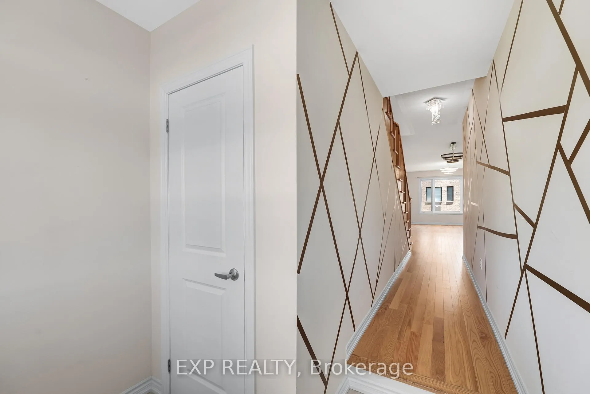 Photo 4 of 108 Durham Avenue, Barrie, Rural Barrie Southeast — HOMEH