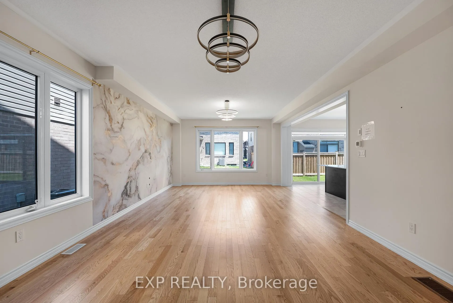 Photo 5 of 108 Durham Avenue, Barrie, Rural Barrie Southeast — HOMEH