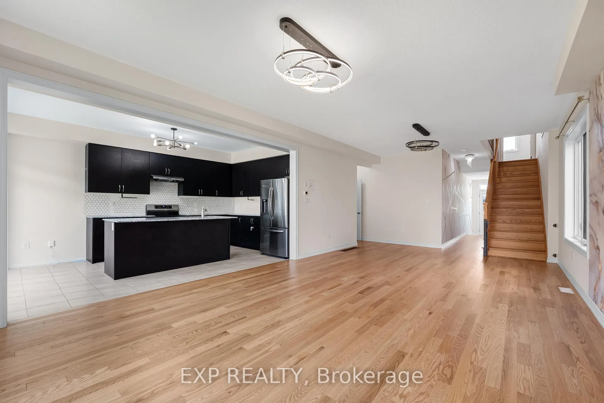 Photo 9 of 108 Durham Avenue, Barrie, Rural Barrie Southeast — HOMEH