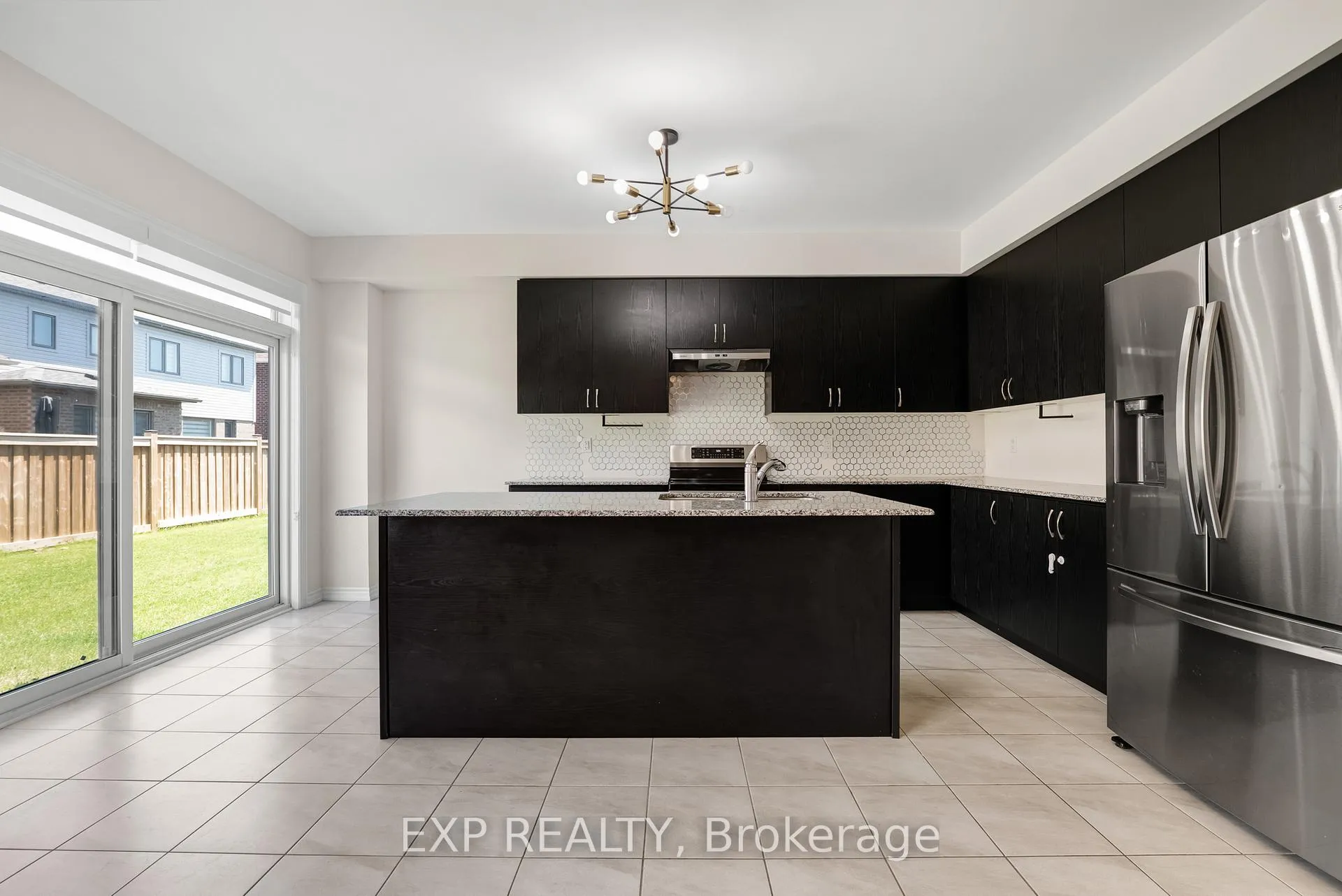 Photo 10 of 108 Durham Avenue, Barrie, Rural Barrie Southeast — HOMEH