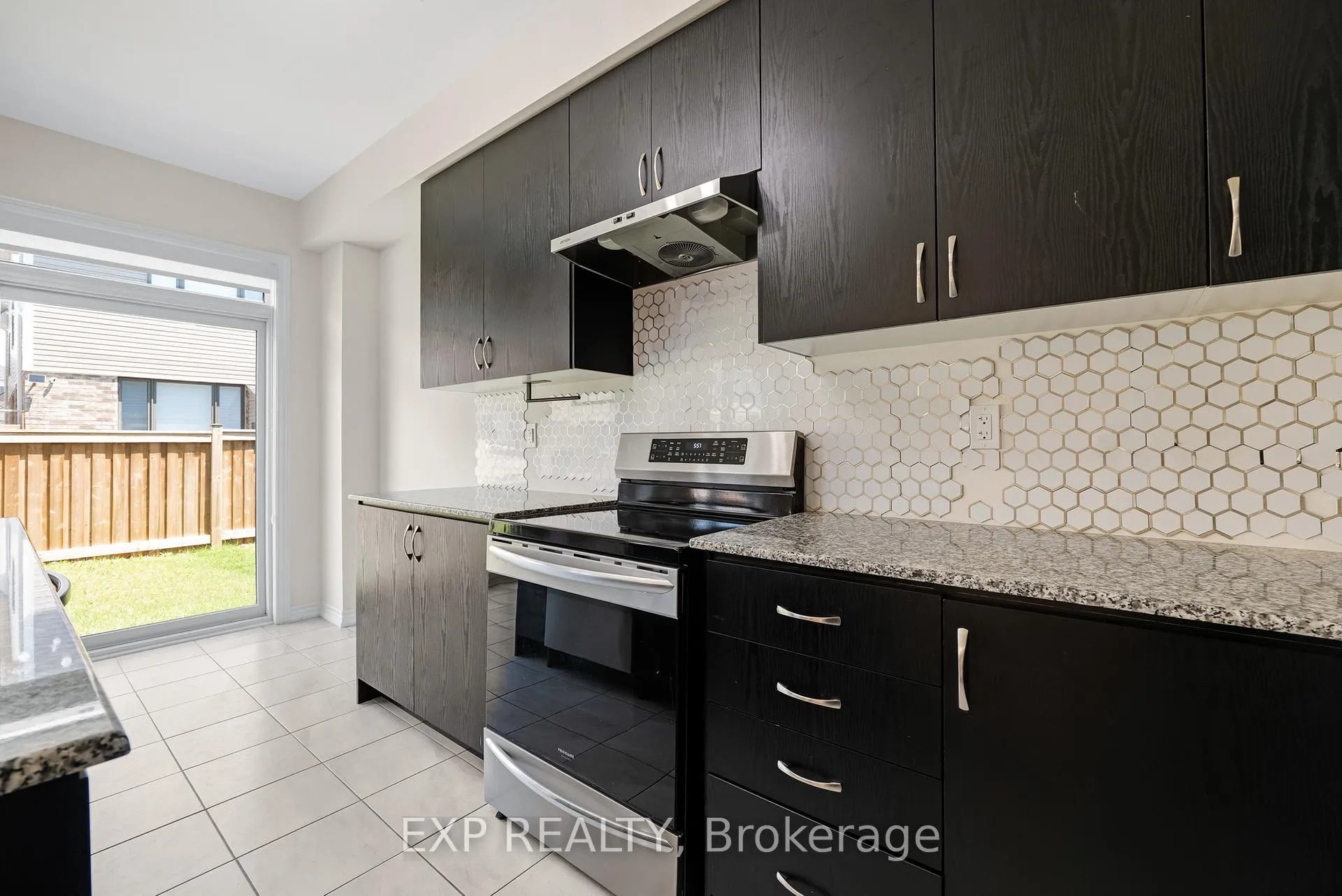 Photo 13 of 108 Durham Avenue, Barrie, Rural Barrie Southeast — HOMEH