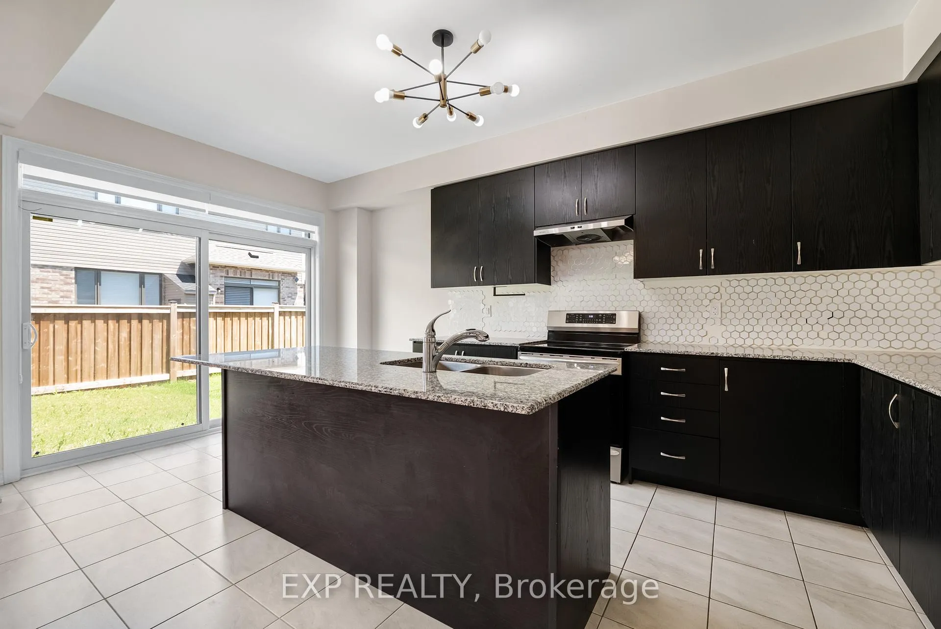 Photo 15 of 108 Durham Avenue, Barrie, Rural Barrie Southeast — HOMEH