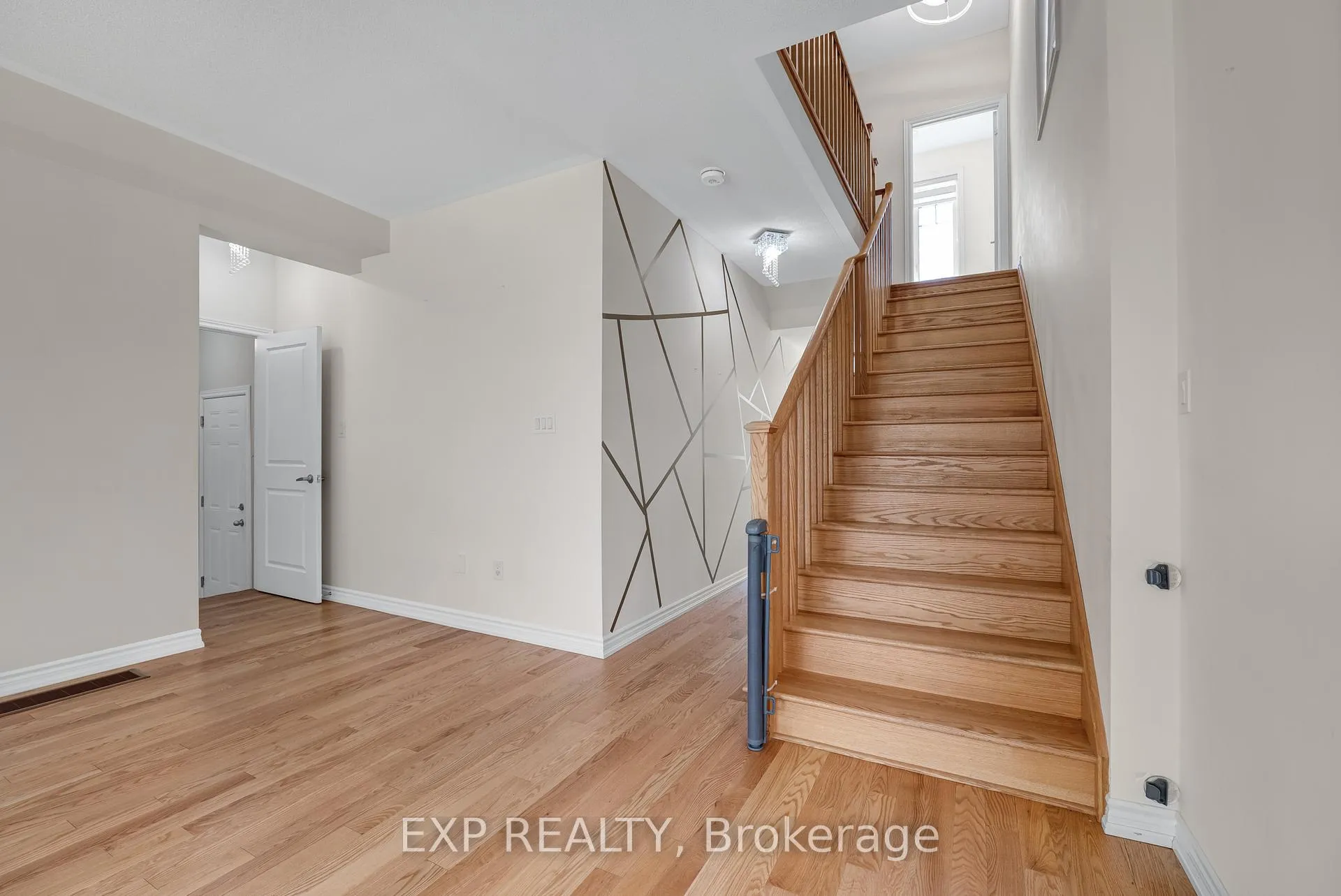 Photo 17 of 108 Durham Avenue, Barrie, Rural Barrie Southeast — HOMEH