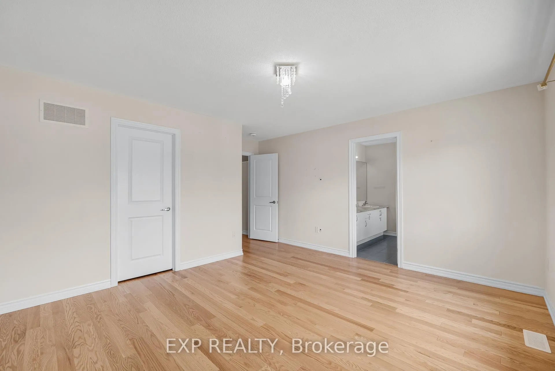 Photo 21 of 108 Durham Avenue, Barrie, Rural Barrie Southeast — HOMEH