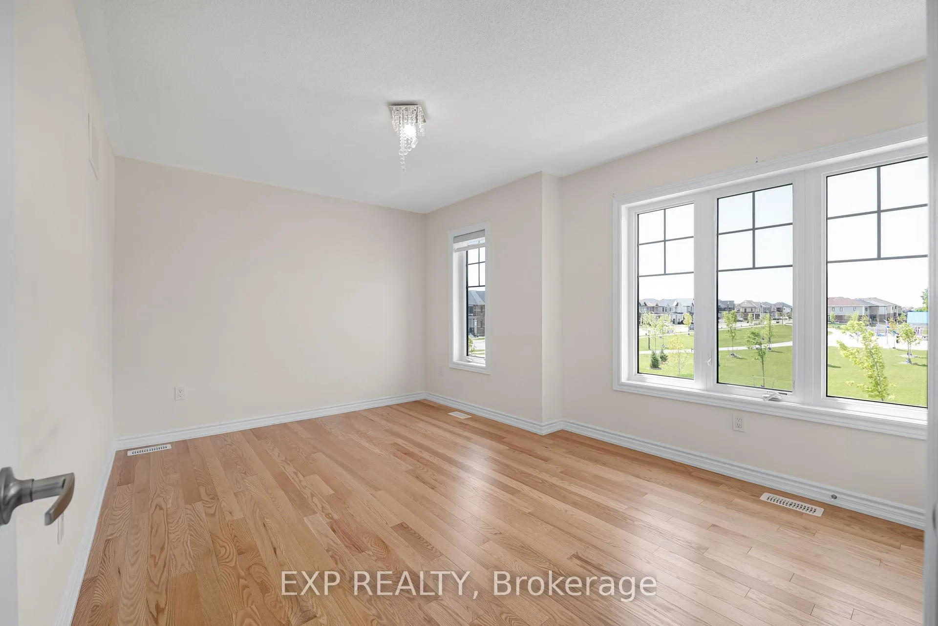 Photo 29 of 108 Durham Avenue, Barrie, Rural Barrie Southeast — HOMEH