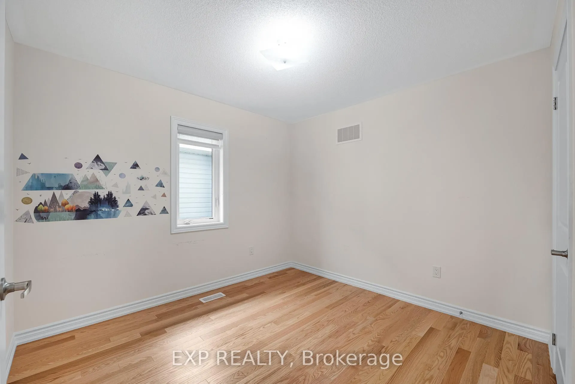 Photo 32 of 108 Durham Avenue, Barrie, Rural Barrie Southeast — HOMEH