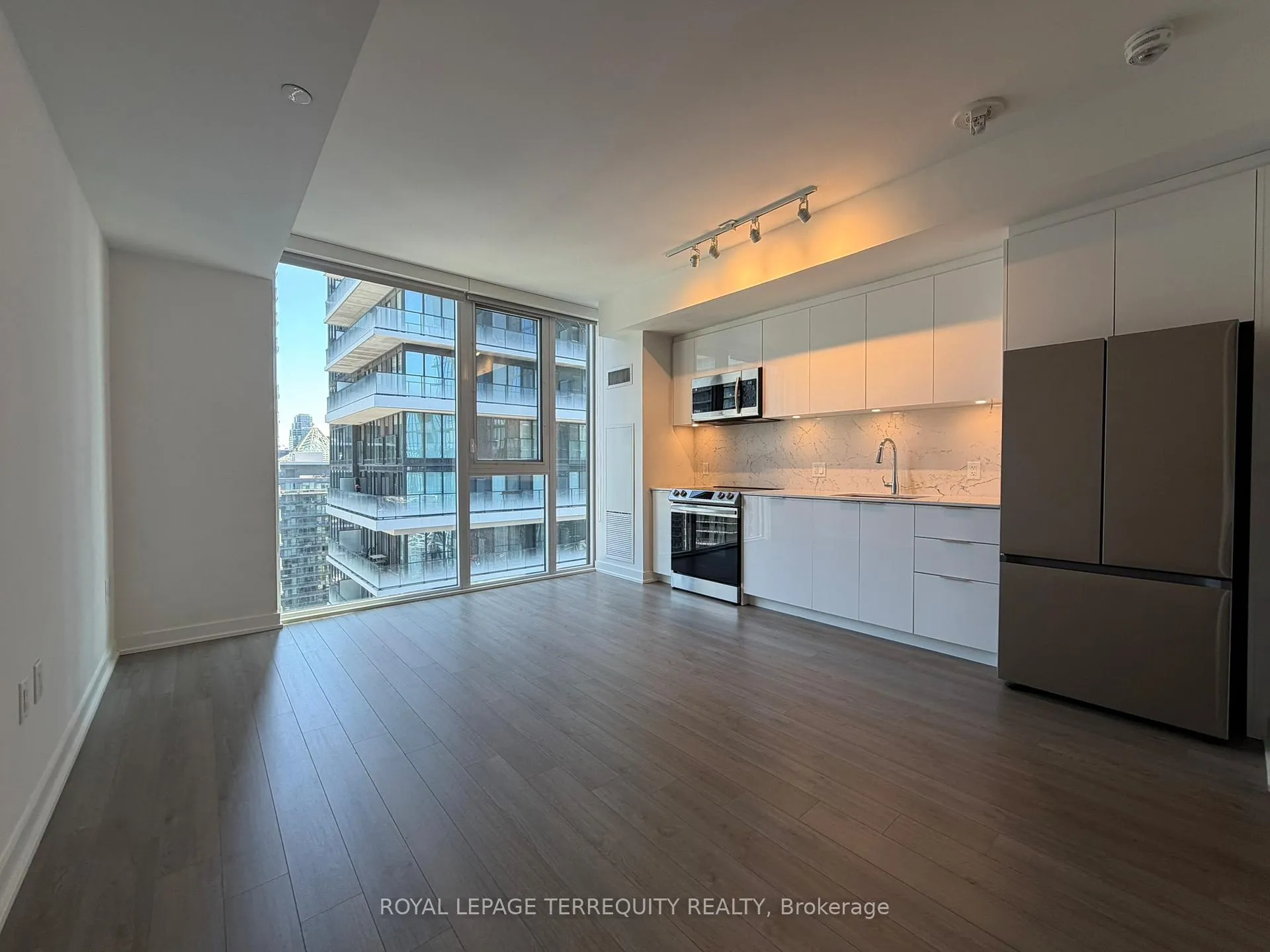 Photo 2 of Unit 3307, 357 King Street W, Toronto, Waterfront Communities — HOMEH