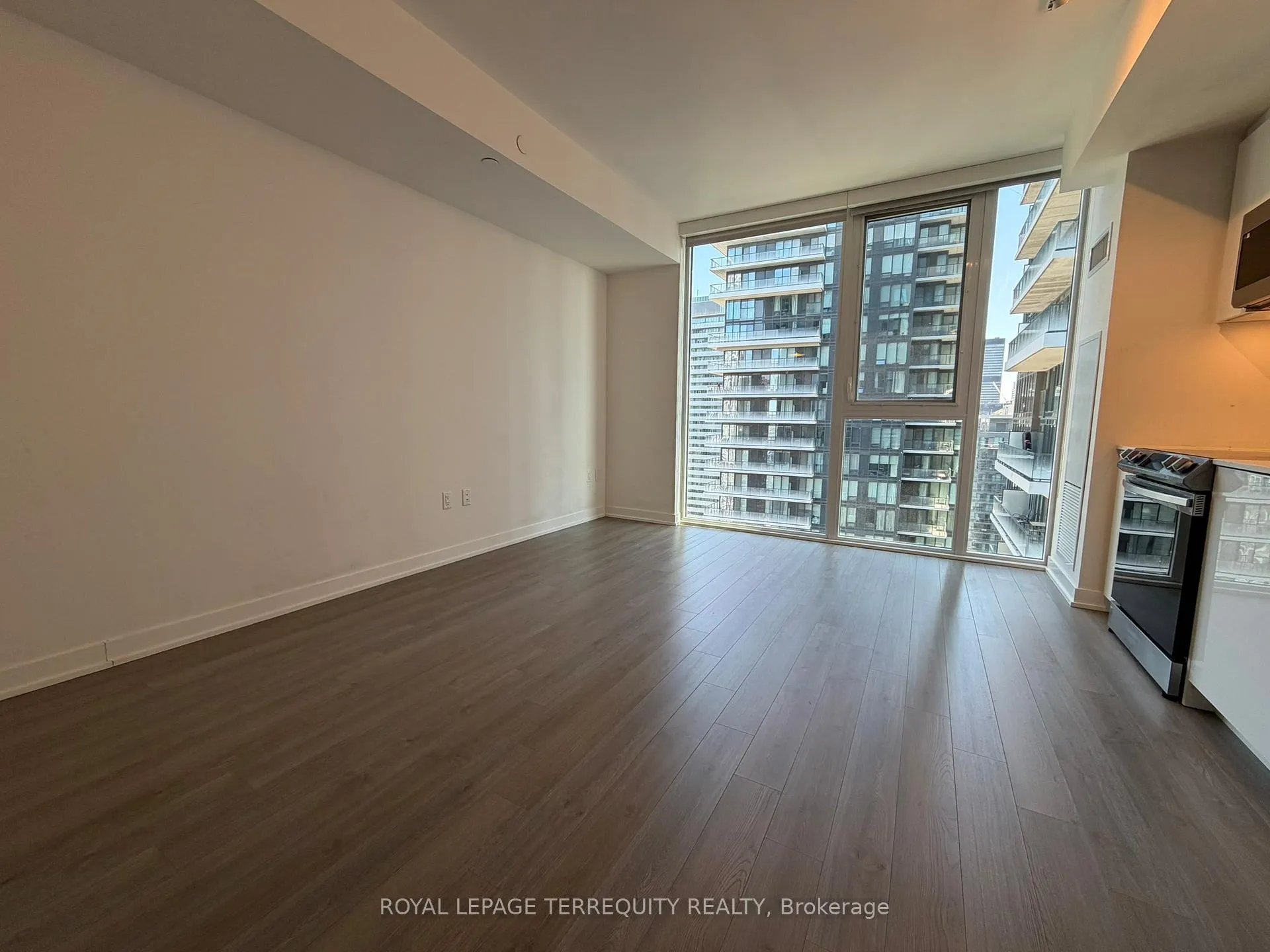 Photo 3 of Unit 3307, 357 King Street W, Toronto, Waterfront Communities — HOMEH