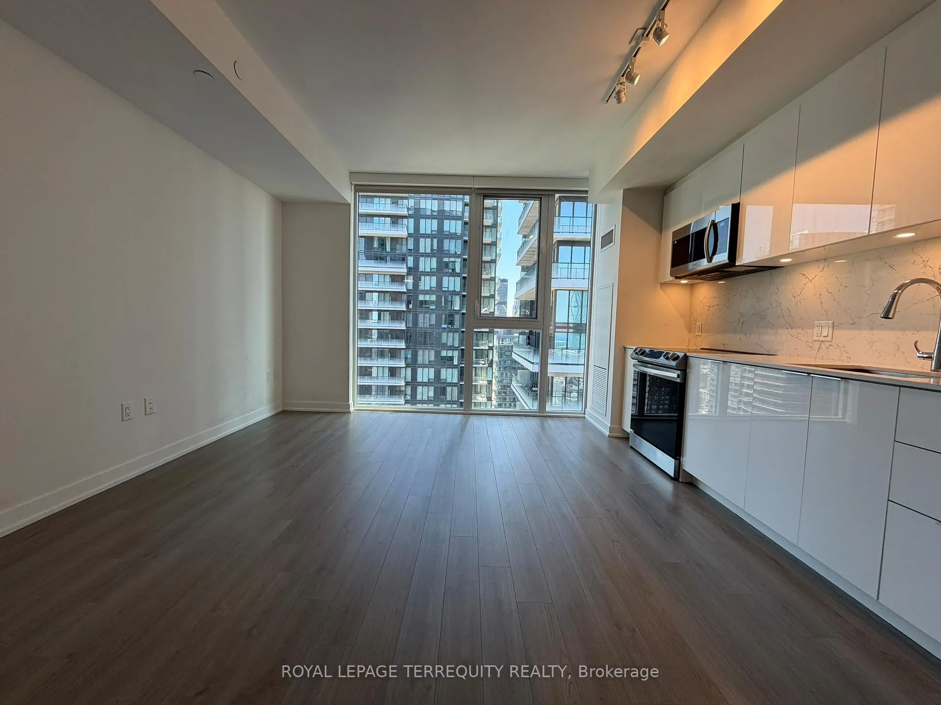 Photo 4 of Unit 3307, 357 King Street W, Toronto, Waterfront Communities — HOMEH