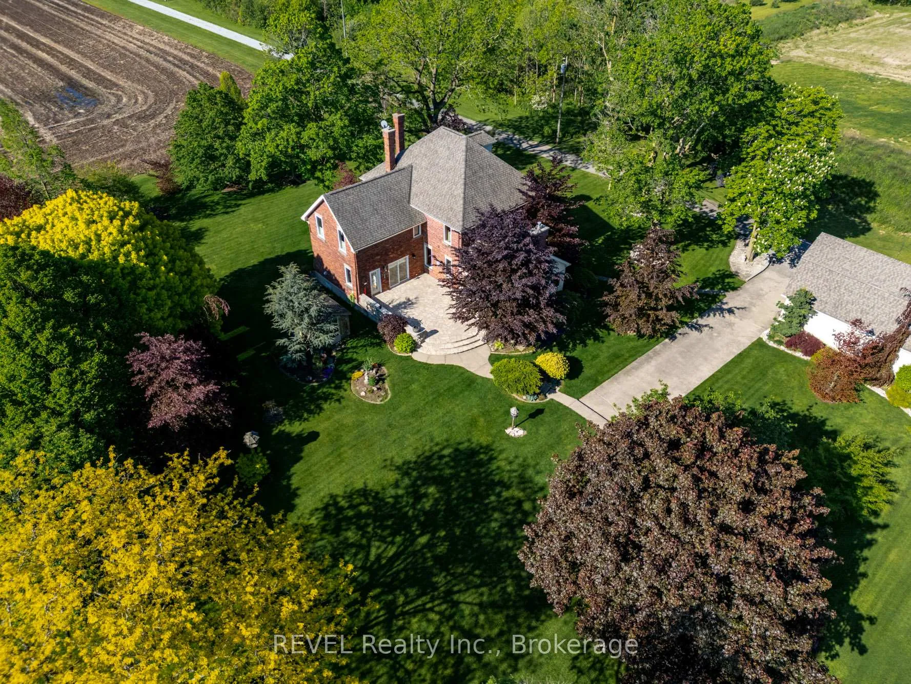 Photo 3 of 458 Chippawa Road, Port Colborne, Bethel — HOMEH