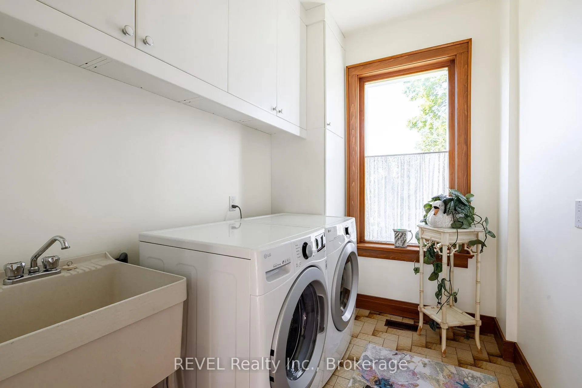Photo 15 of 458 Chippawa Road, Port Colborne, Bethel — HOMEH