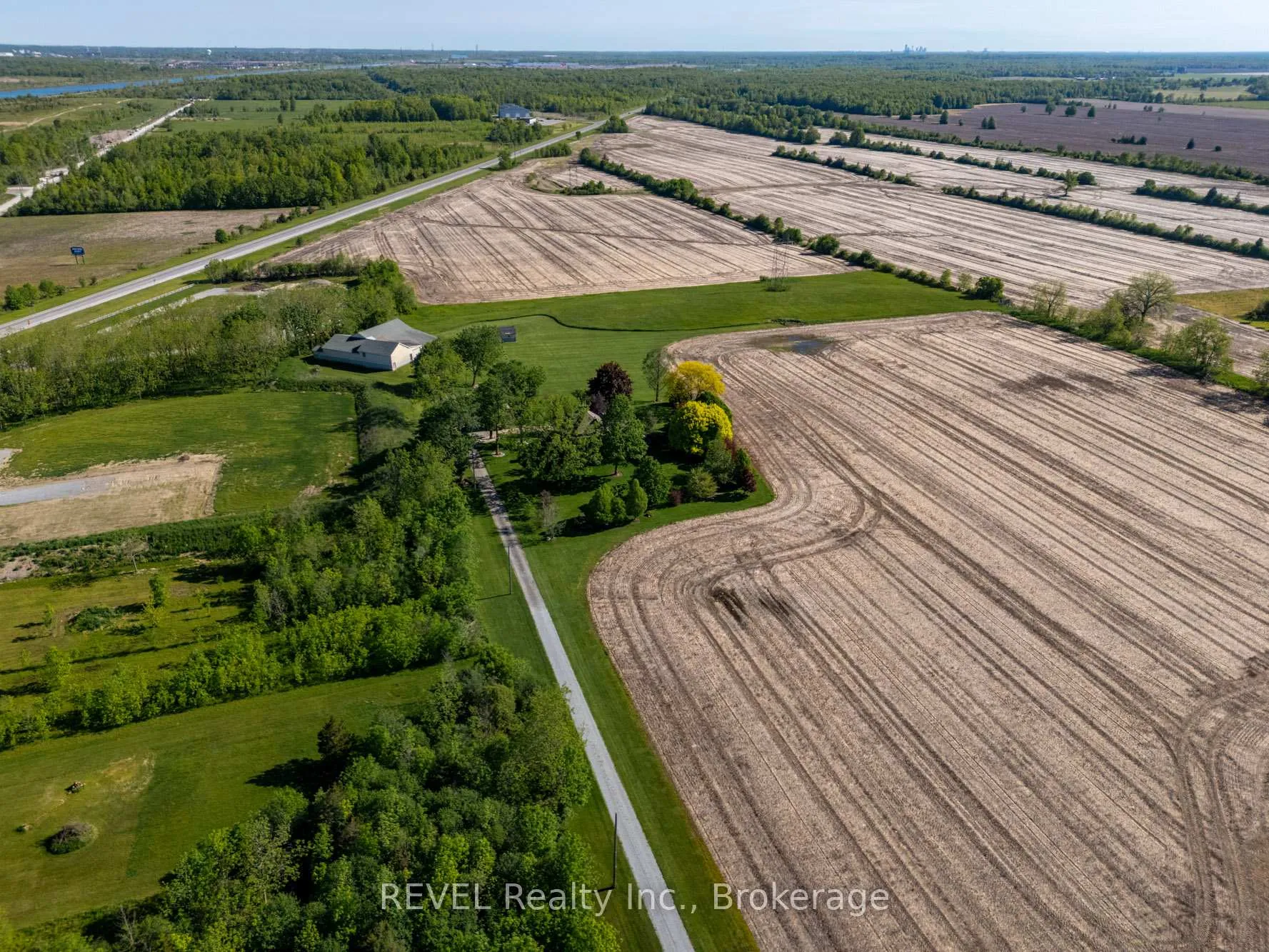 Photo 39 of 458 Chippawa Road, Port Colborne, Bethel — HOMEH