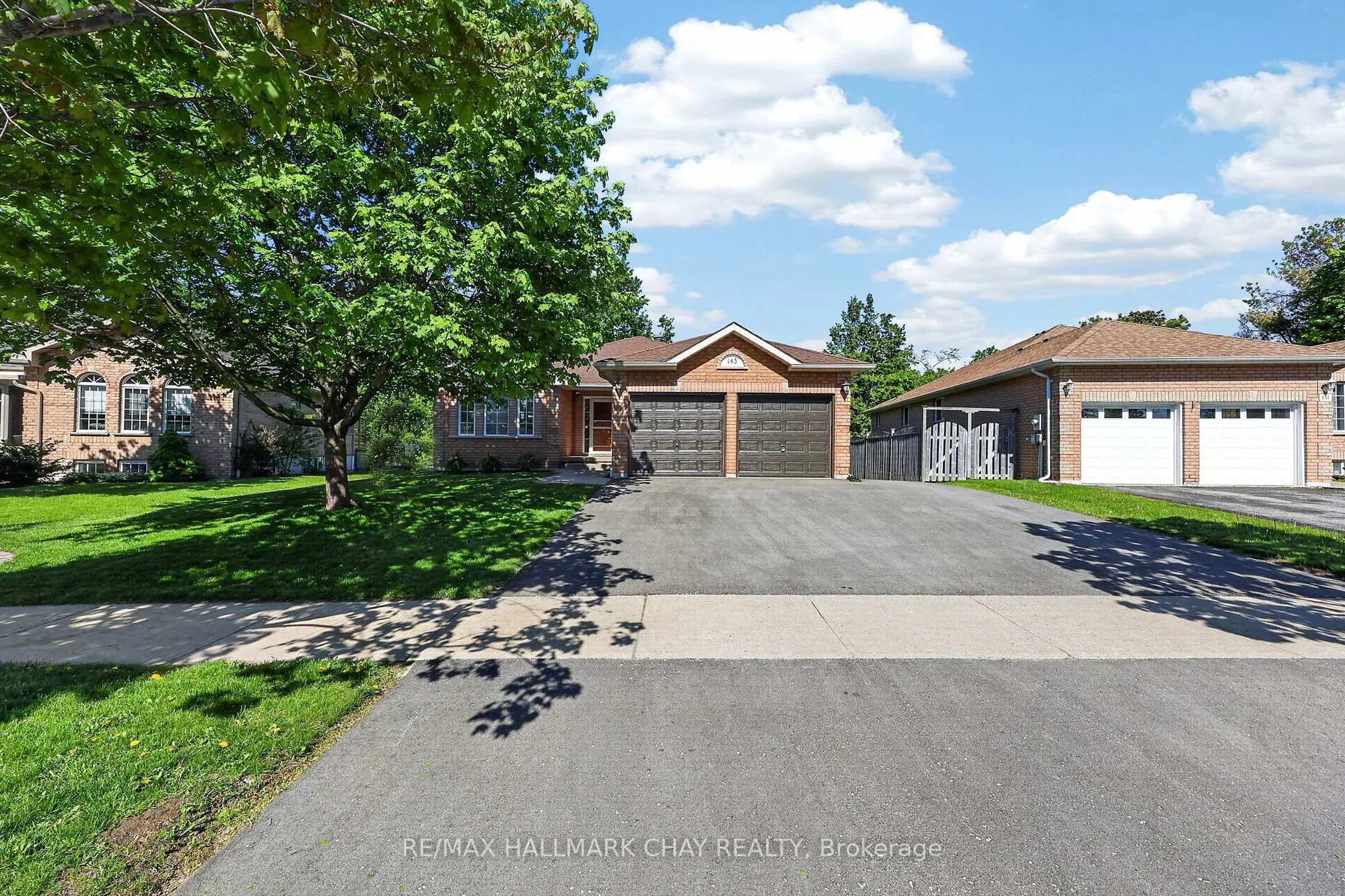 Photo 2 of 143 Emms Drive, Barrie, Holly — HOMEH