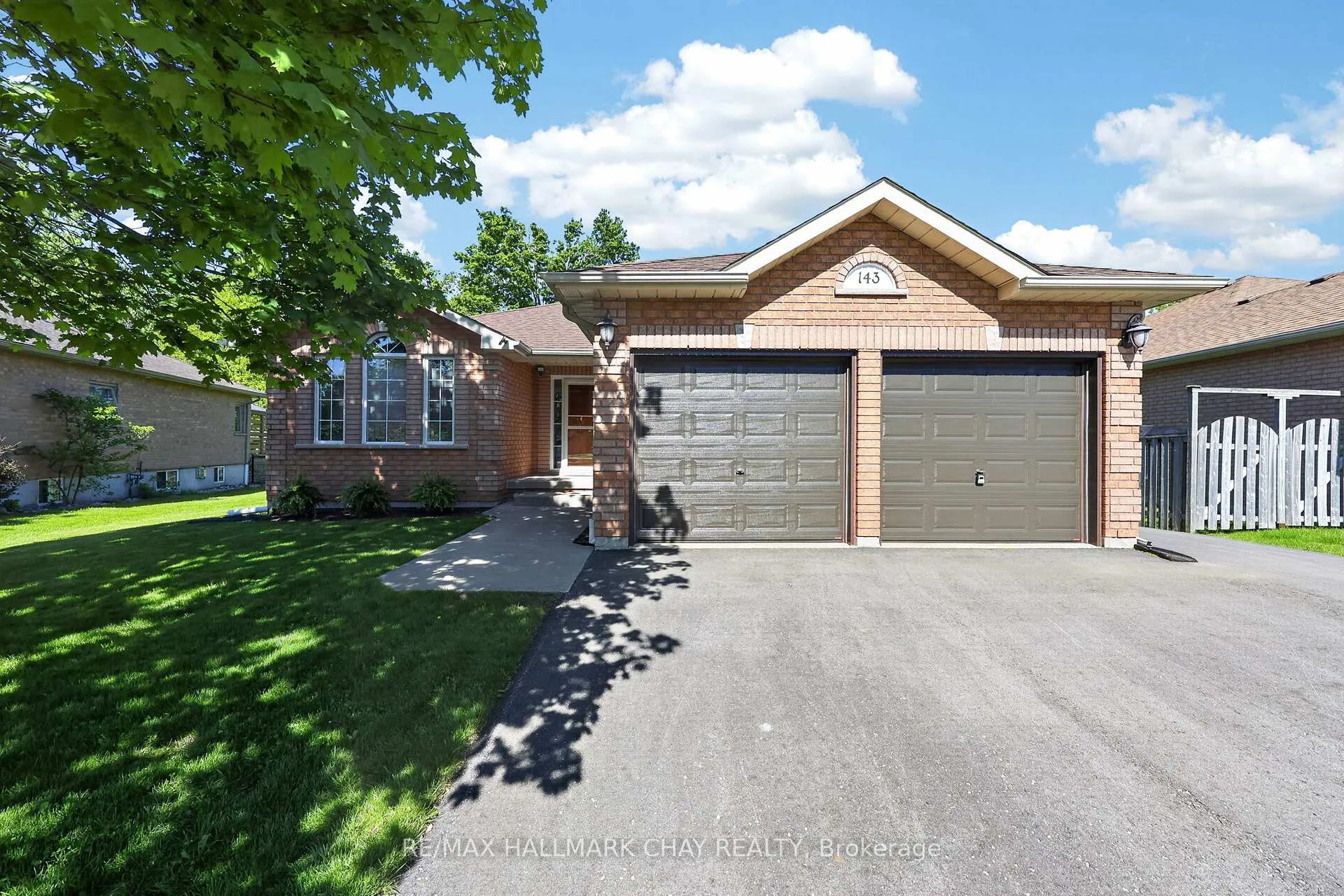 Photo 3 of 143 Emms Drive, Barrie, Holly — HOMEH
