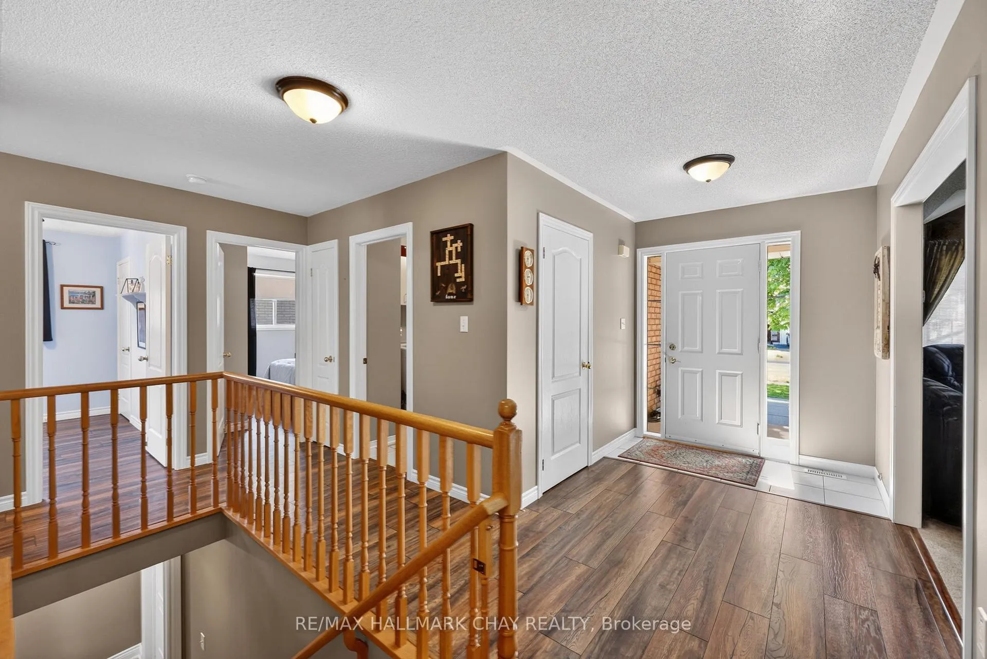 Photo 5 of 143 Emms Drive, Barrie, Holly — HOMEH