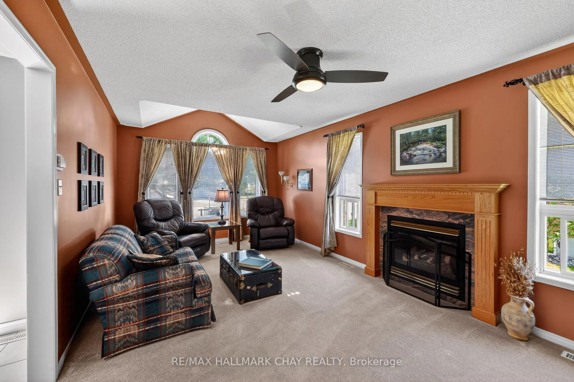 Photo 8 of 143 Emms Drive, Barrie, Holly — HOMEH