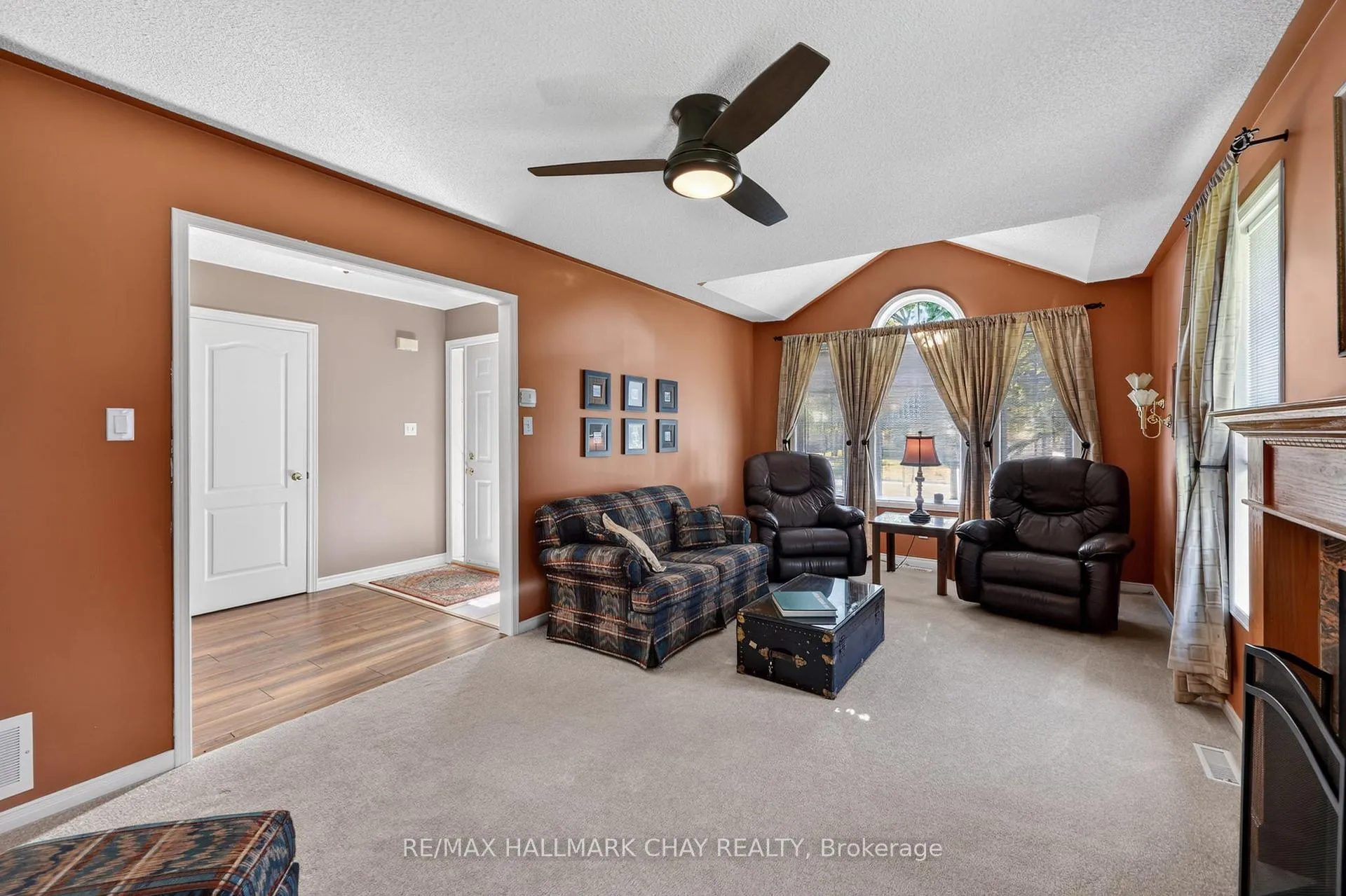 Photo 9 of 143 Emms Drive, Barrie, Holly — HOMEH