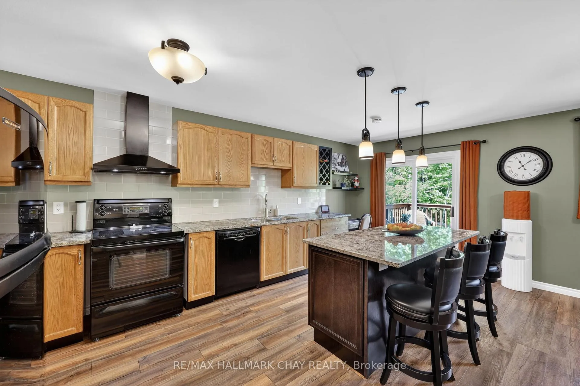 Photo 11 of 143 Emms Drive, Barrie, Holly — HOMEH