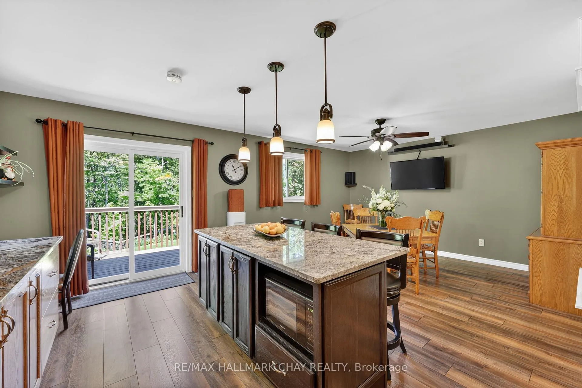 Photo 14 of 143 Emms Drive, Barrie, Holly — HOMEH