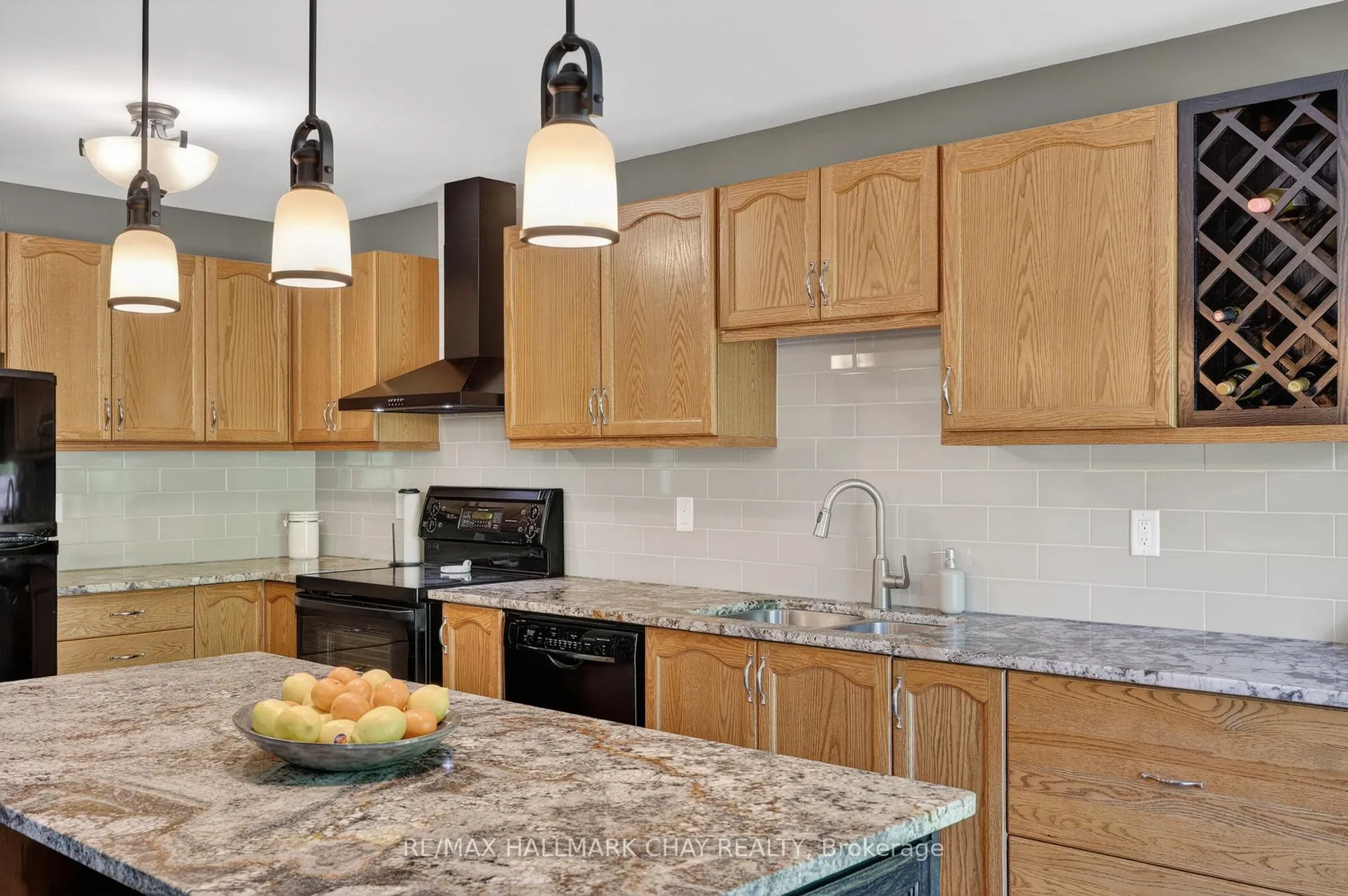 Photo 16 of 143 Emms Drive, Barrie, Holly — HOMEH