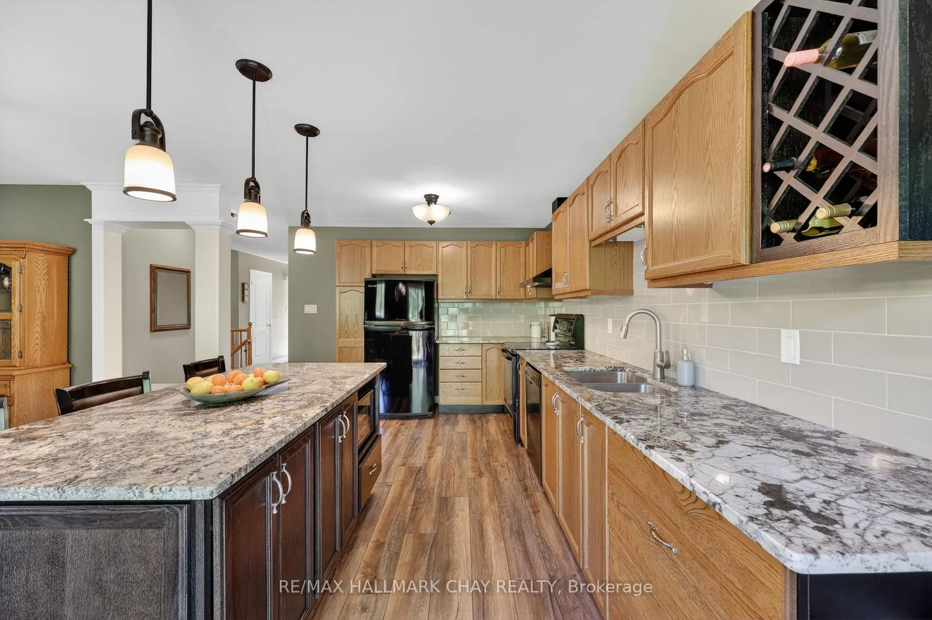 Photo 19 of 143 Emms Drive, Barrie, Holly — HOMEH